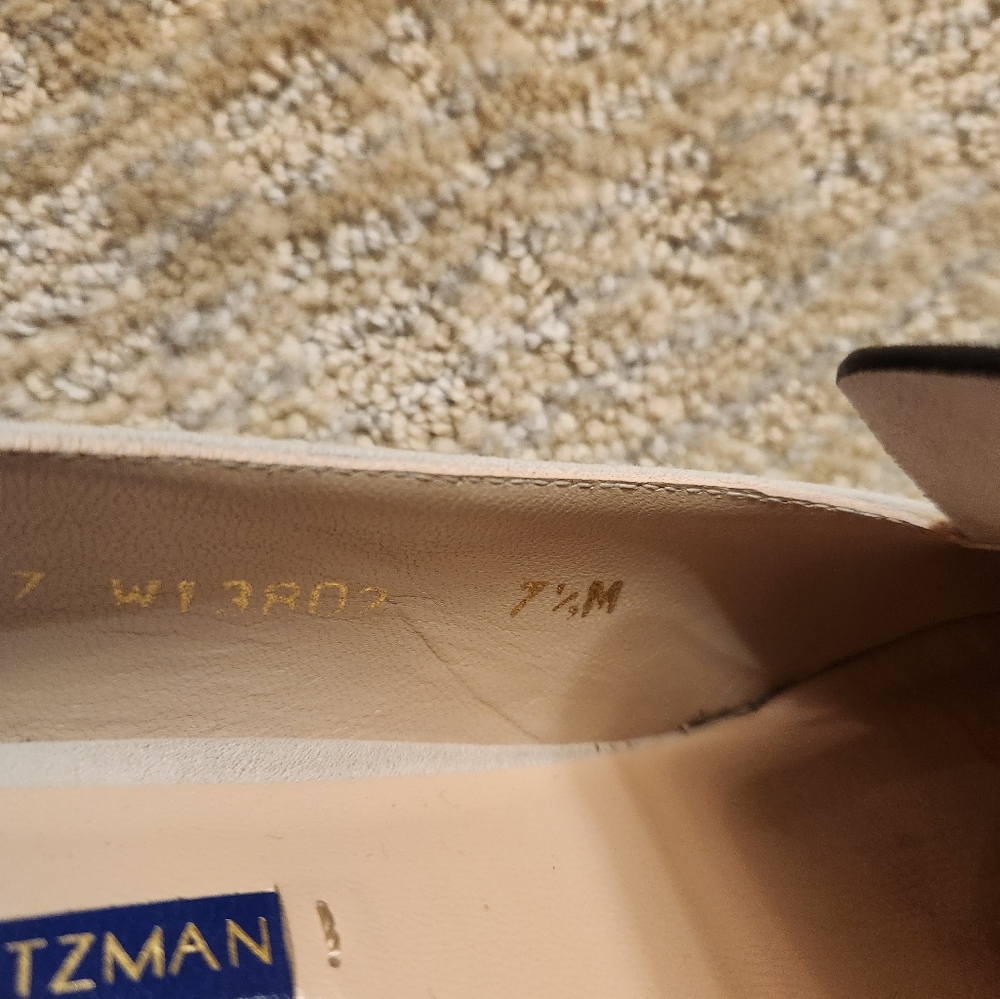 Stuart Weitzman - Picture 5 of 9